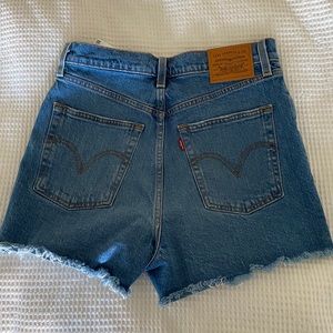 Levi’s Ribcage Shorts